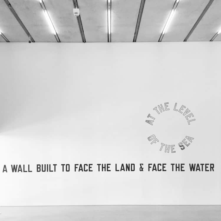 Perez Art Museum - A wall built to face the land & face the water