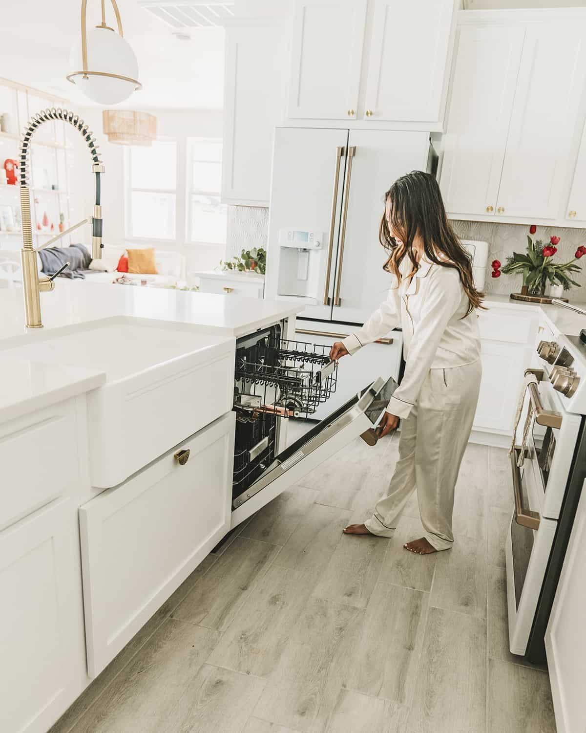 Café™ Smart Stainless Steel Interior Dishwasher with Sanitize and Ultra Wash & Dual Convection Ultra Dry